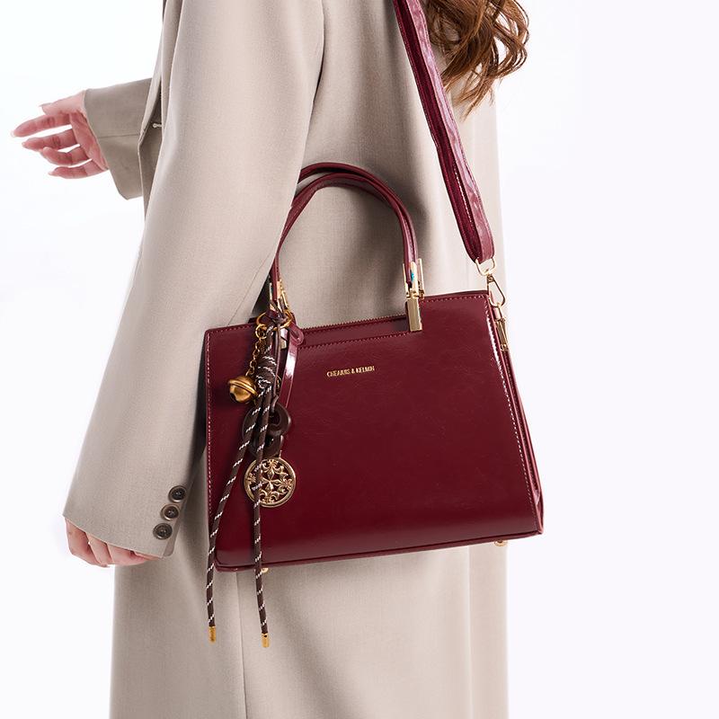 Red wedding bag women's simple atmosphere 2025 autumn and winter new wedding banquet bag portable messenger wedding bag shoulder bag women