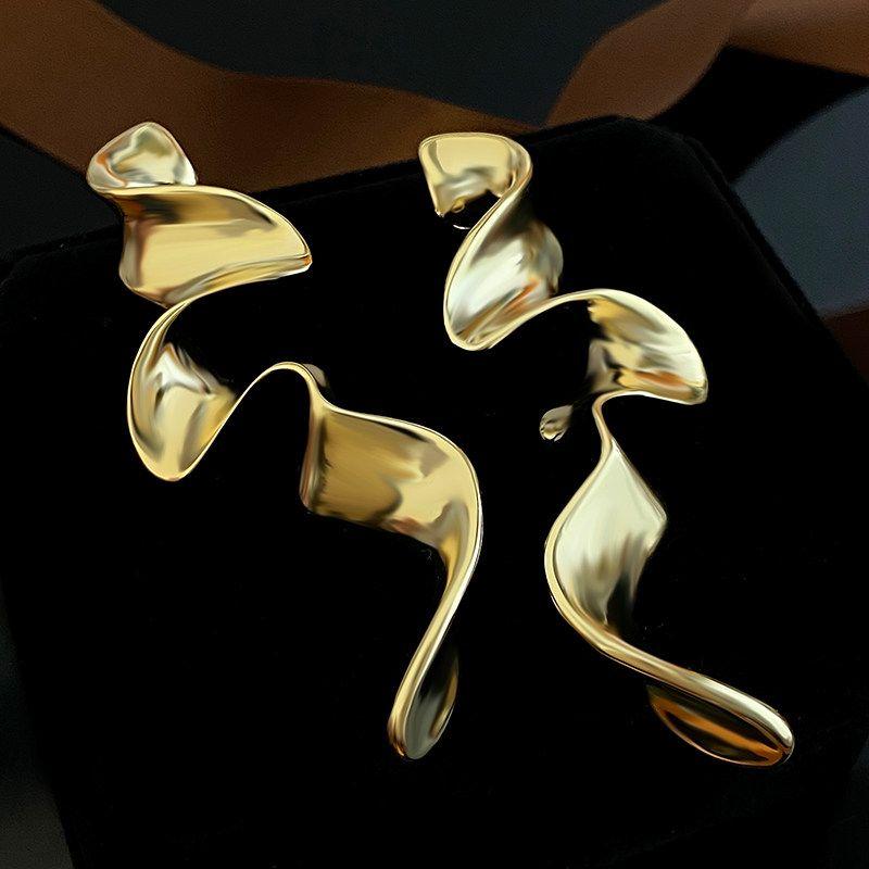 

INS Lingxiu Unique Twisted Internet Influencer Long Earrings Gold