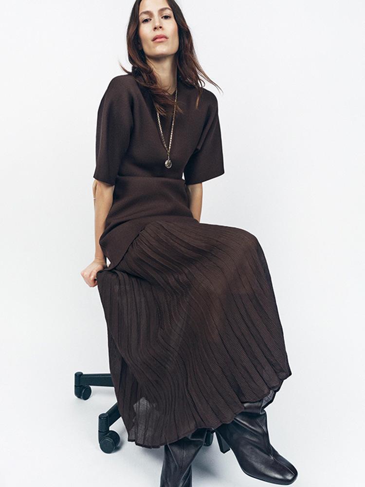 Auf Lager: Elegantes braunes Patchwork-Rüschen-Langarm-Langkleid mit Gürtel für Frühling/Sommer 2025