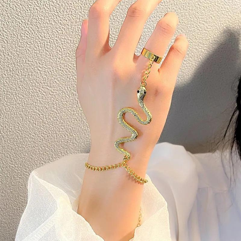 High Appearance, Cute Snake Shape, Simple and Atmospheric Bar Performance Pendant