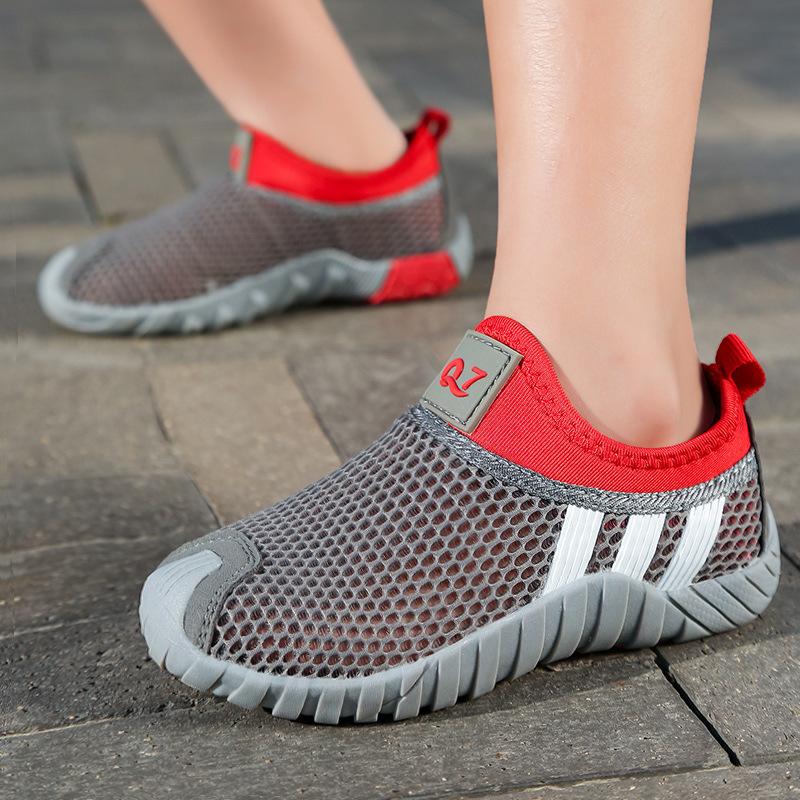 Scarpe da bambino in mesh traspirante alla moda Scarpe da ginnastica da esterno per 3-15 anni Scarpe da spiaggia estive per ragazzi e ragazze Scarpe da trampolino leggere