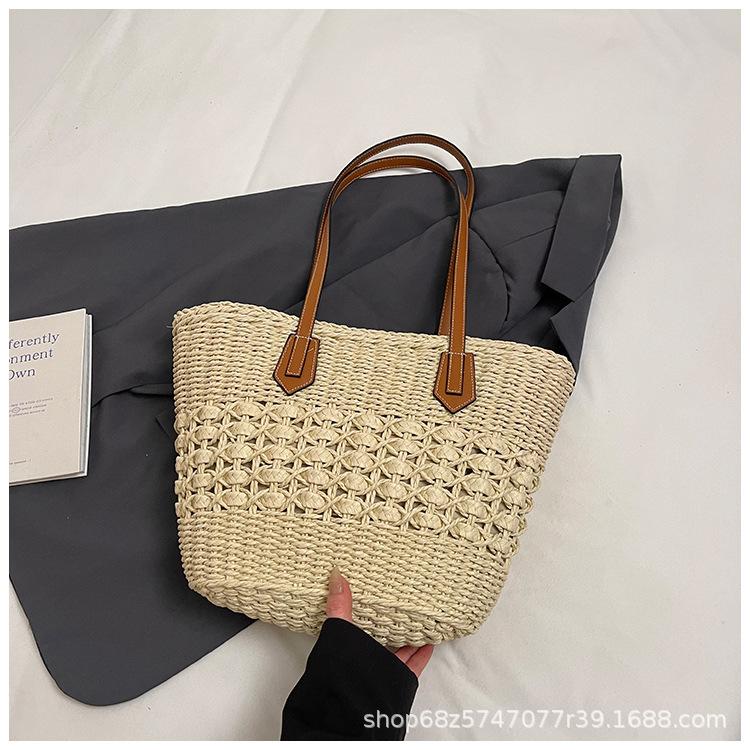 2025 New Korean Versatile Large-Capacity Hollow Straw Bag New Summer Simple Commuter Women's Bag Woven Shoulder Bag