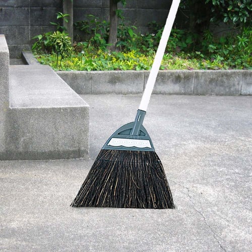 Azuma Outdoor Broom Short Handle Sanniwaniwa Ivory Bristles Width: Approx. 27cm Total Length: Approx. 77cm Ivory The Flexible Black Fern Design Can Th