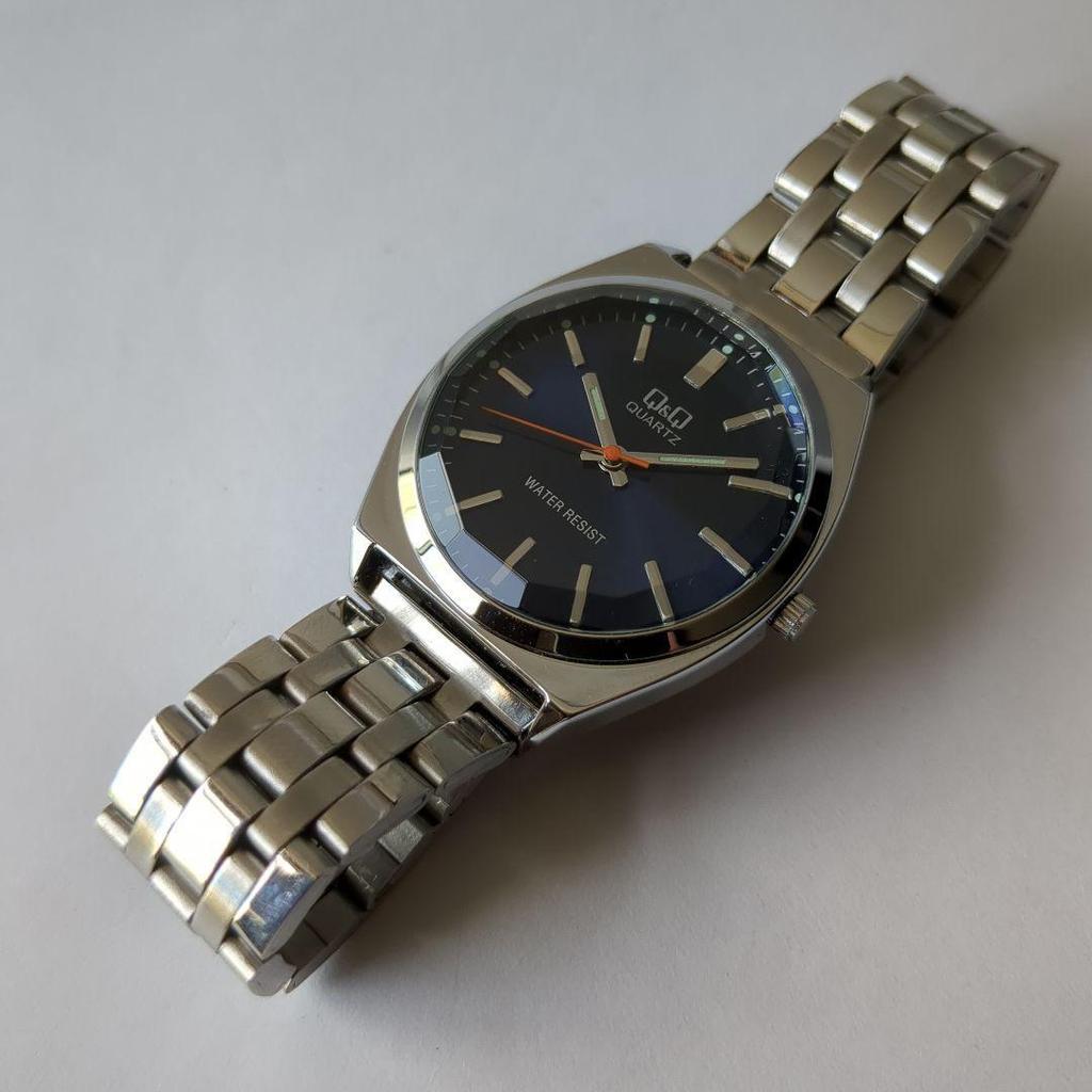 Used Q&Q Watch Cut Glass + Three-Fold Stainless Steel Belt
