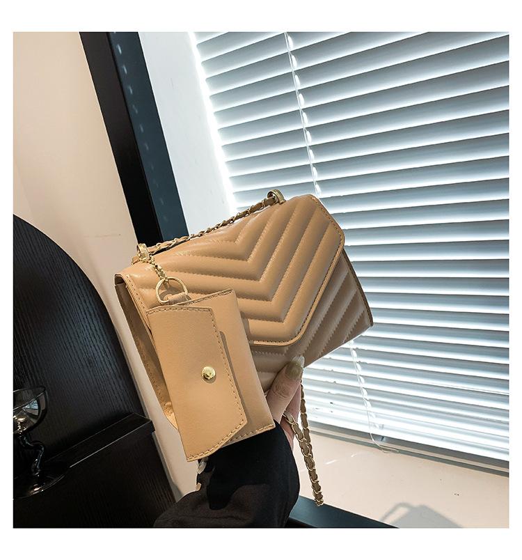 

This year s popular bag women s 2024 new fashion shoulder armpit bag autumn casual niche design small square bag хакі