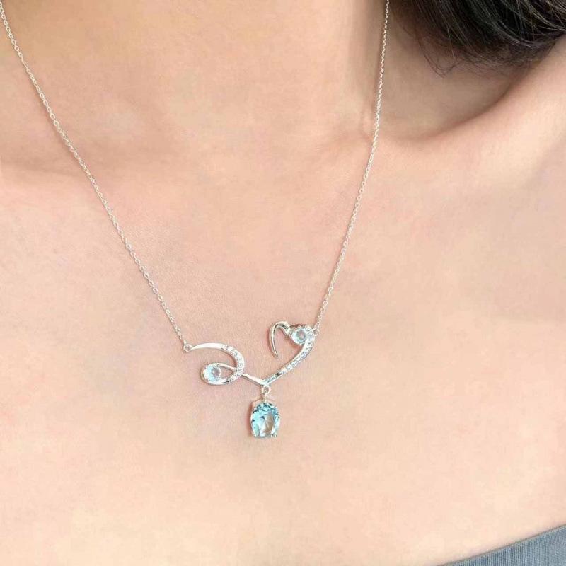 Aquamarine Heart Oval Pendant Necklace for Women - Simple, Elegant Clavicle Chain with Fresh, Sweet Temperament