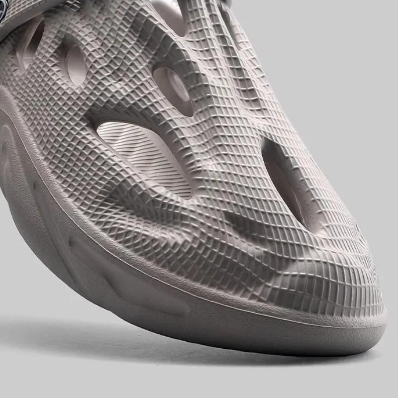 Comwarm 2025 Men Summer Slippers Fashion Hole Clogs Outdoor Beach Sandals Casual Garden Shoes Non-slip Designer Hollow Slippers