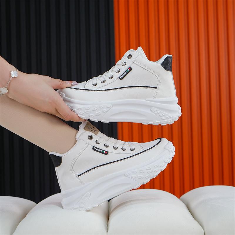 Scarpe alte bianche autunno nuove per studentesse, scarpe sportive e per il tempo libero con suola spessa che aumentano l'altezza