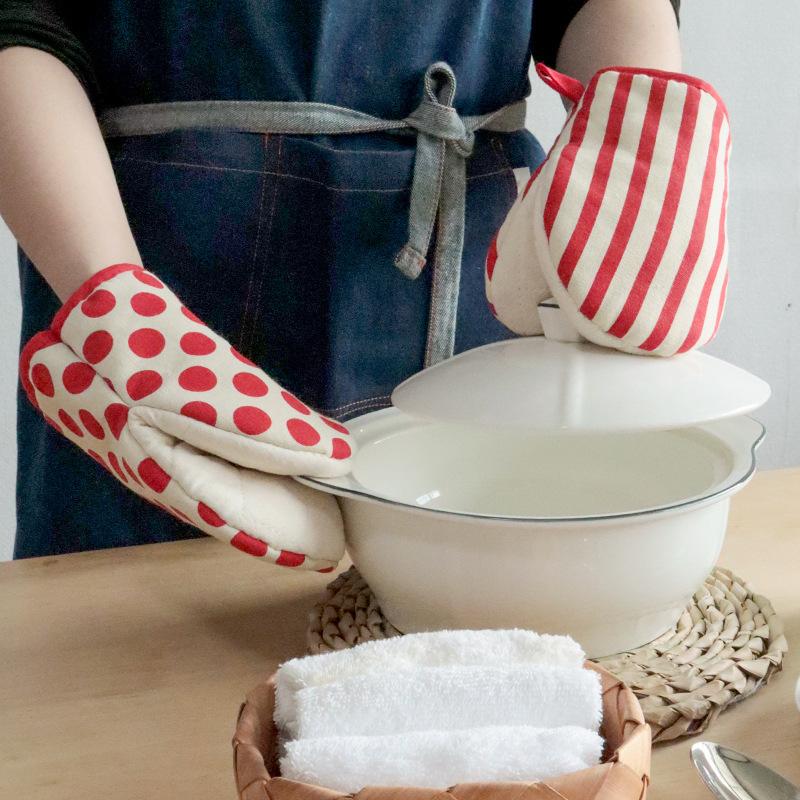 Japanese-Style Polka Dot Heat-Proof Oven, Microwave Oven Anti-Hot Gloves