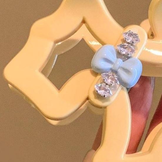Women Shark Hair Claw, Hollow Puppy Design Hair Clip with Blue Bows And Rhinestones, Anti-slip Teeth Back Head Hair Clip for Multiple Hair Volumes