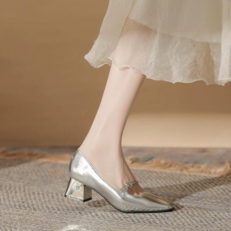 

Мода 2025 Новые Весенние Осенние Балетки Женская Обувь Модные Мелкие Туфли с Пряжкой Женские Удобные Балетки с Квадратным Носком 40 серебряный