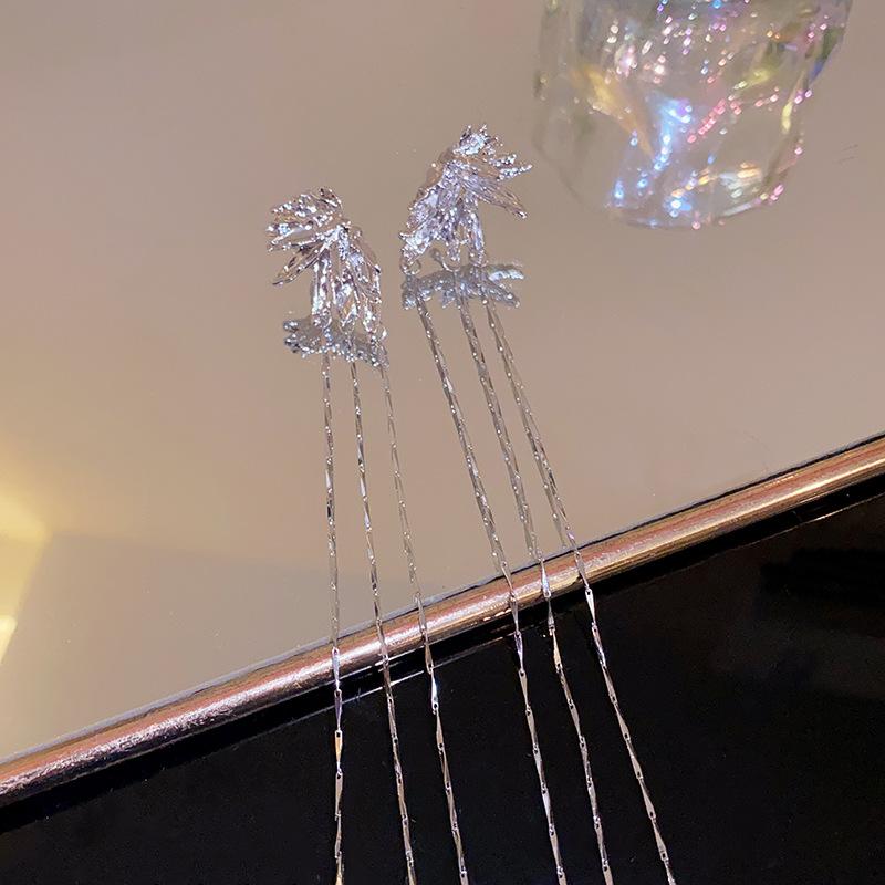Irregular butterfly sequined fringed ear bone clip super fairy temperament Internet celebrity same ear clip a frigid wind earrings female