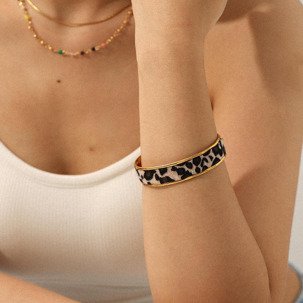 Bransoletka ze stali tytanowej w panterkę - Stylowa i trwała
