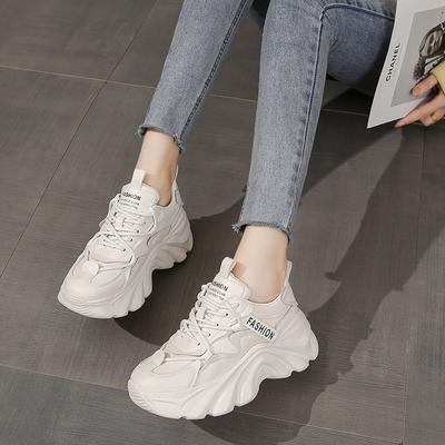 Chaussures de papa de station européenne femmes 2025 printemps nouveau rétro polyvalent plateforme petite augmentation de hauteur chaussures de sport décontractées