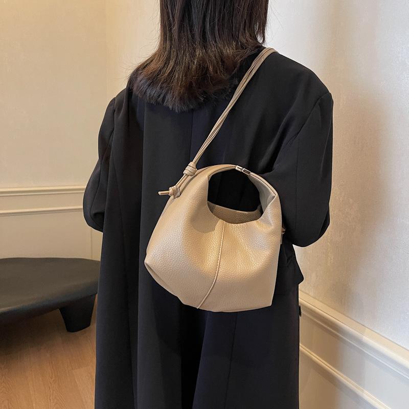 

Portable lunch box bag for women 2025 new autumn high-end texture niche hand bag single shoulder bento bag messenger bag for women 23*10*19 хакі