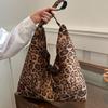Tasche mit Leopardenmuster mit großer Kapazität für Damen im Herbst und Winter, neue Retro-Casual-Pendeltasche, Handheld-, Schulter-, Achseltasche