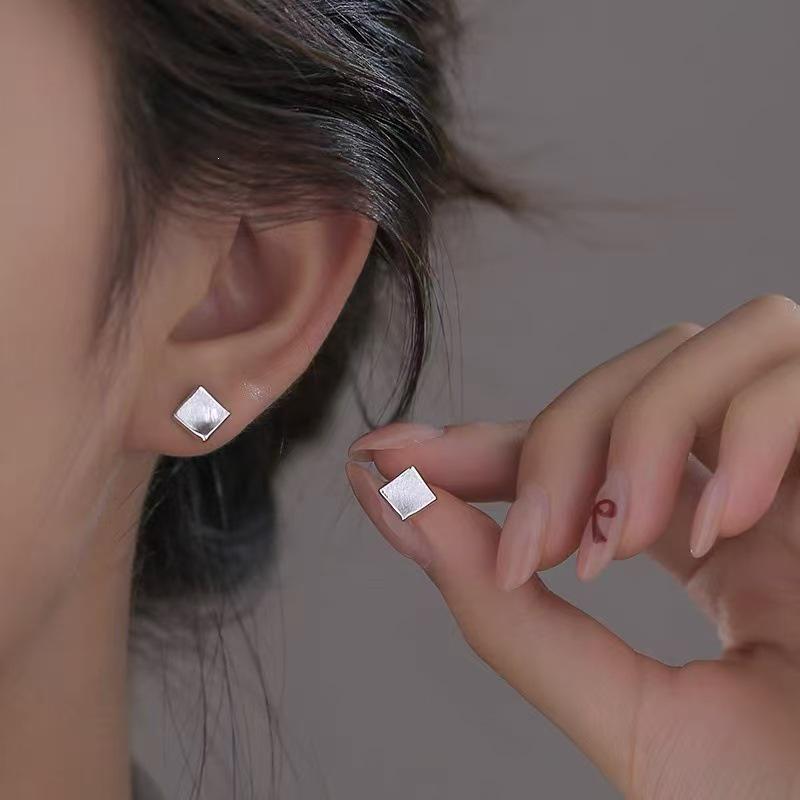 Brushed Quadrilateral Stud Earrings: Mini & Exquisite, Versatile & Sweet – Perfect for Autumn/Winter.