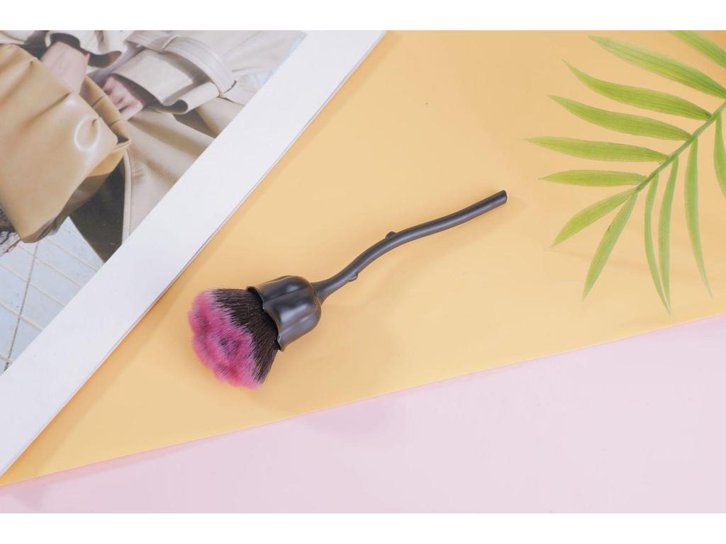Rose Flower-Shaped Makeup Brush - Soft Bristle, Electroplated Handle, Ideal for Loose Powder, Blush, Nail Art Dust.