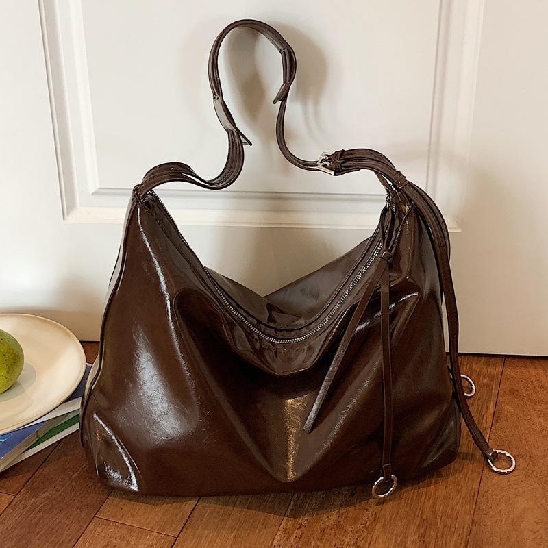 New Casual Commuter Shoulder Messenger Bag Simple Tote Bag High-End Oily Leather Large-Capacity Bag Women