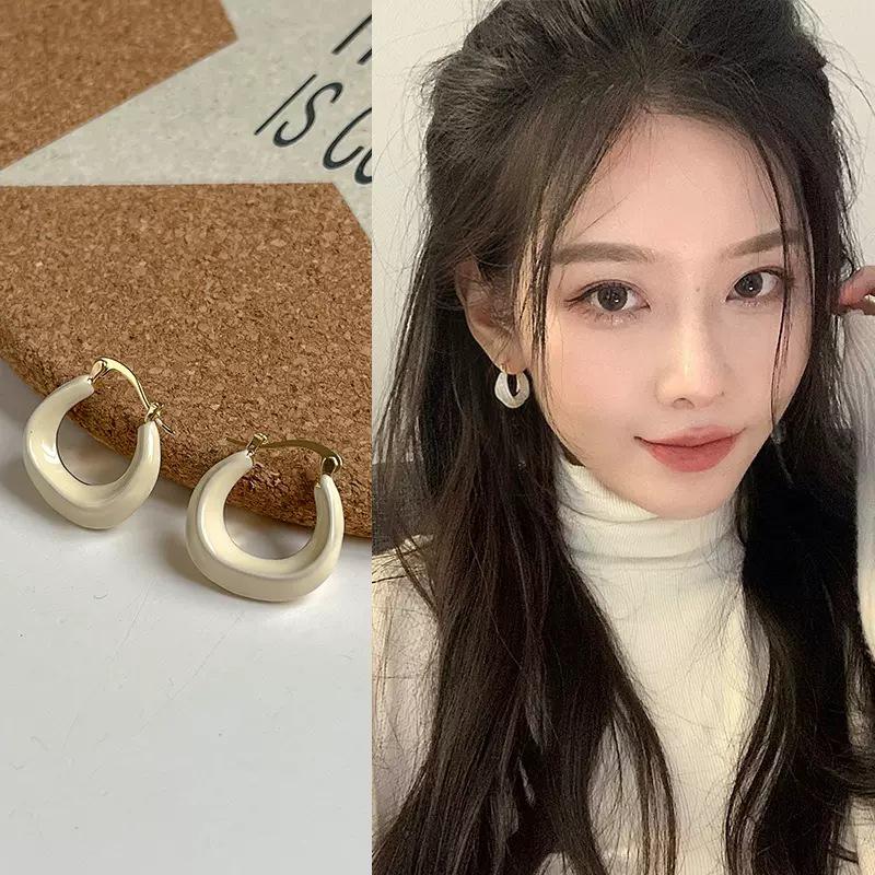 2024 Chic French Retro Slimming Stud Earrings for Women - Autumn/Winter Round Face Design