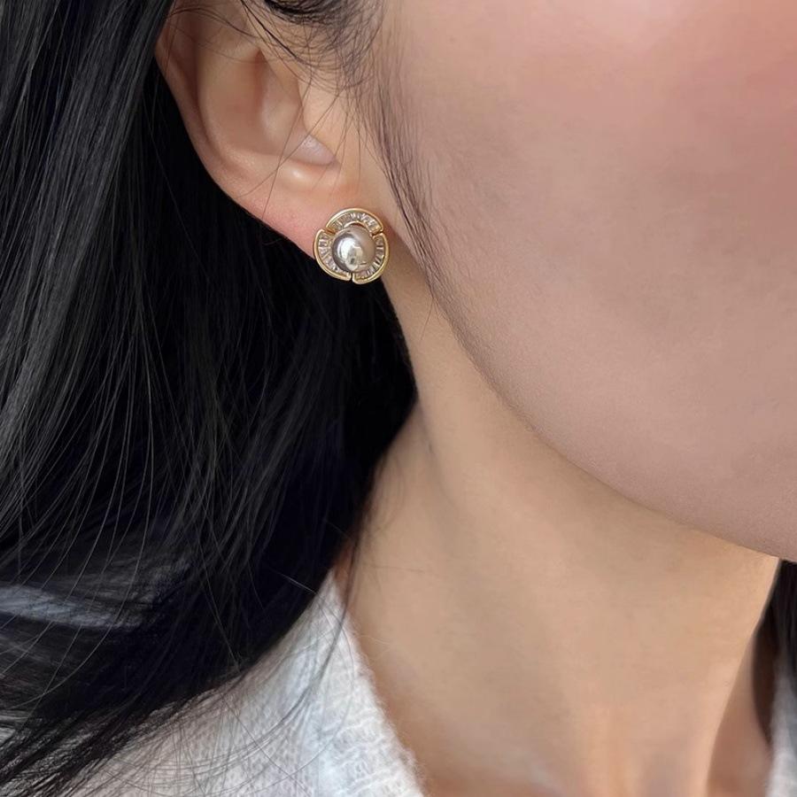 Korean silver-gray pearl stamen stud earrings 2025 niche light luxury temperament earrings and ear jewelry