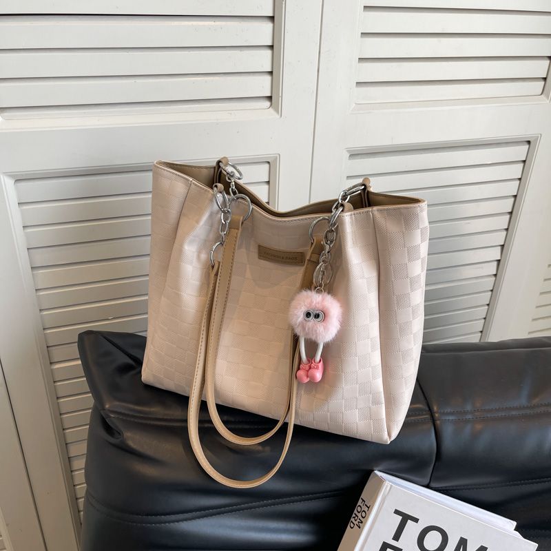 

Large Capacity Classy Bag Female 2024 New Arrival Autumn and Winter Shoulder Bag Stylish Good Texture All-Matching Working Commuter Tote Khakis with pendant