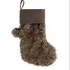 Plüsch-Bommel-Weihnachtsstrümpfe mit Baum-Ornamenten