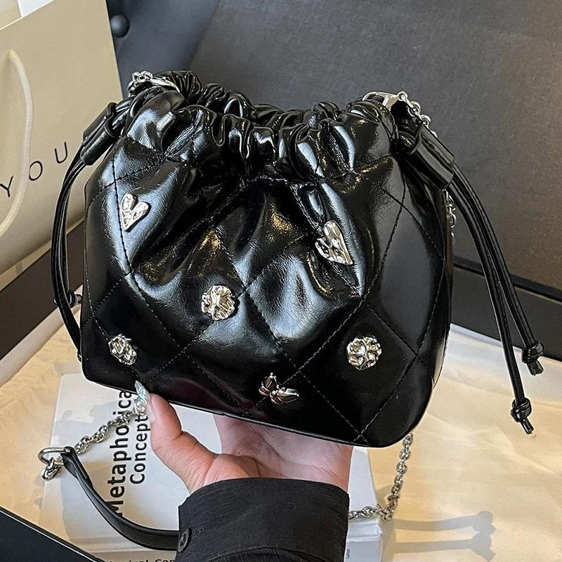 

Сумка-ведро цвета красного вина с цепочкой для женщин, одно плечо, металлическая сумка-ведро с ремешком Love и пряжкой, дизайн, высокое качество