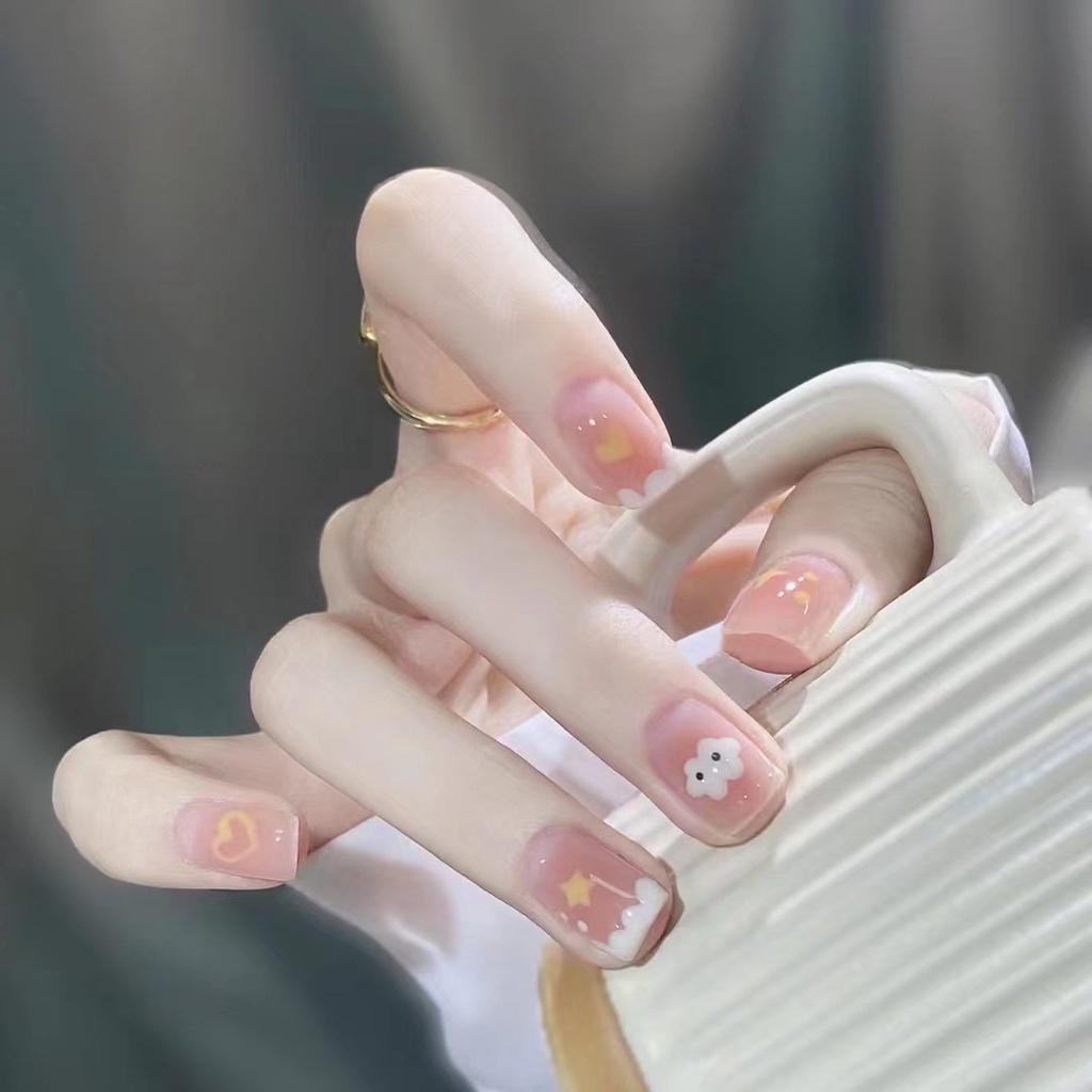 B697 Cotton Clouds Cute And Sweet Style Short Wearable Nails For Everyday Simple And Minimalist Look