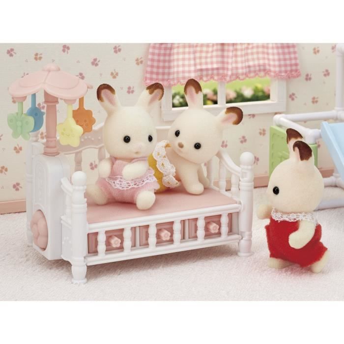SYLVANIAN FAMILIES Le lit de bébé et mobile Pour Enfant - Le village