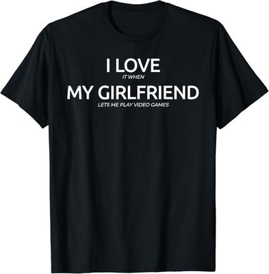 Ich liebe es, wenn meine Freundin mich Videospiele spielen lässt Geschenk Unisex-T-Shirt