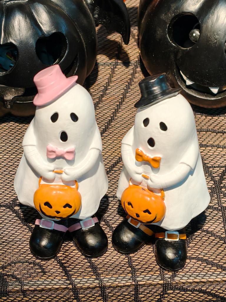 Halloween Couples Ghost Sculpture Creative Ghost Figurine Home Bedroom Entrance Decoration Holiday Figurine