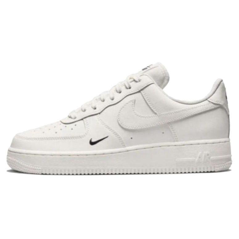 

Черные женские кроссовки Nike Air Force 1 07 Essential Sail кремовые HF1058-133 38