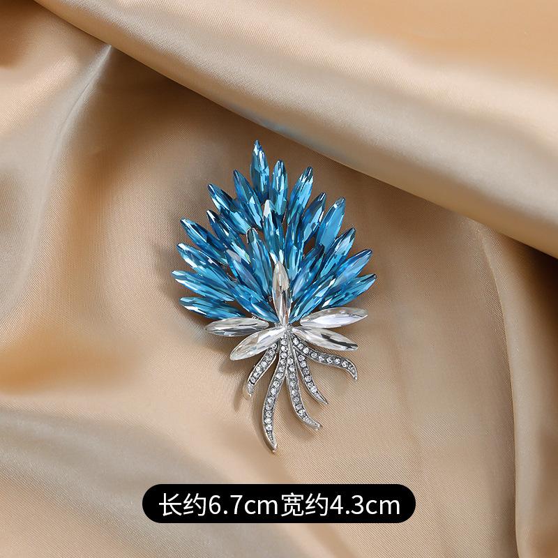 

Европейский и американский темперамент легкая роскошь хрустальная брошь-букет женская элегантная модная брошь с высоким чувством пиджак одежда аксессуары синий