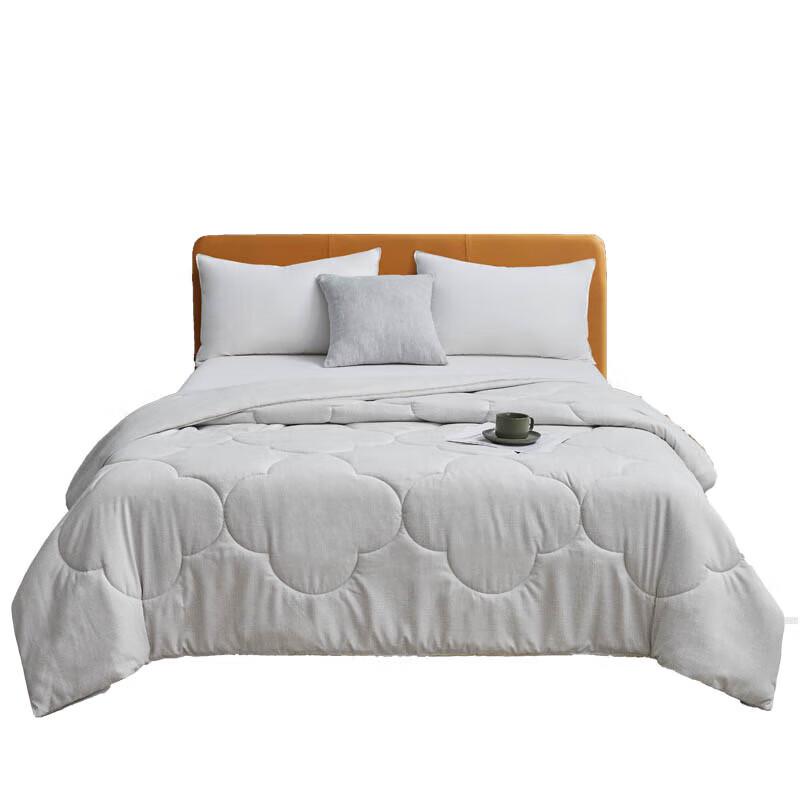 Hongdou Qingyu All Season Silk Blend Quilt