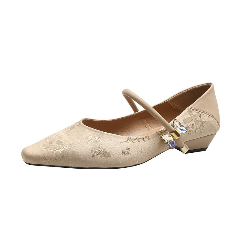 French Mary Jane shoes 2025 new spring and autumn women's shoes with Chinese national style embroidered low heel shallow mouth single shoes