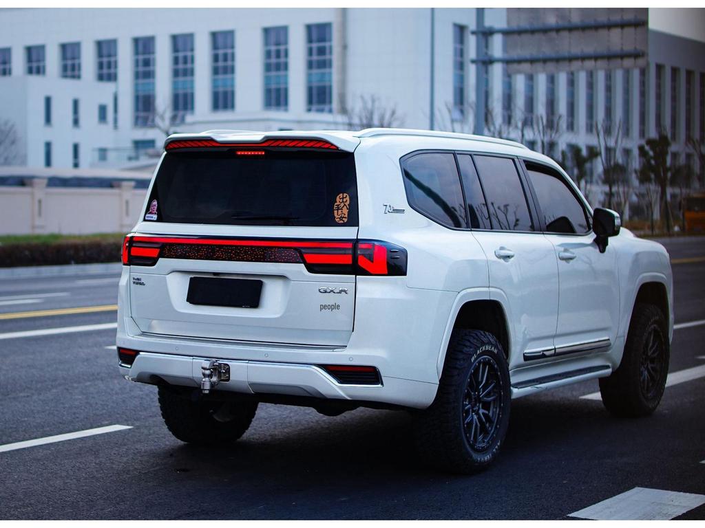 Starry Sky Taillights for Toyota Land Cruiser LC300: Through-Type, Easy Install