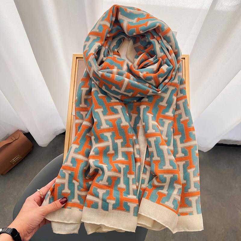 

Носите хлопчатобумажные и льняные шарфы весной и осенью. Тонкие женские шарфы зимой. Большие шелковые шарфы с буквами. Длинные шарфы. Платки. ONE SIZE