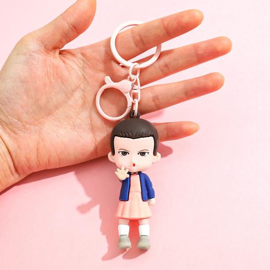 Nyckelring Hänge Tecknad Docka Design PVC Metall Nyckelring Flickvän Vän Födelsedagspresent Hänge Dekoration