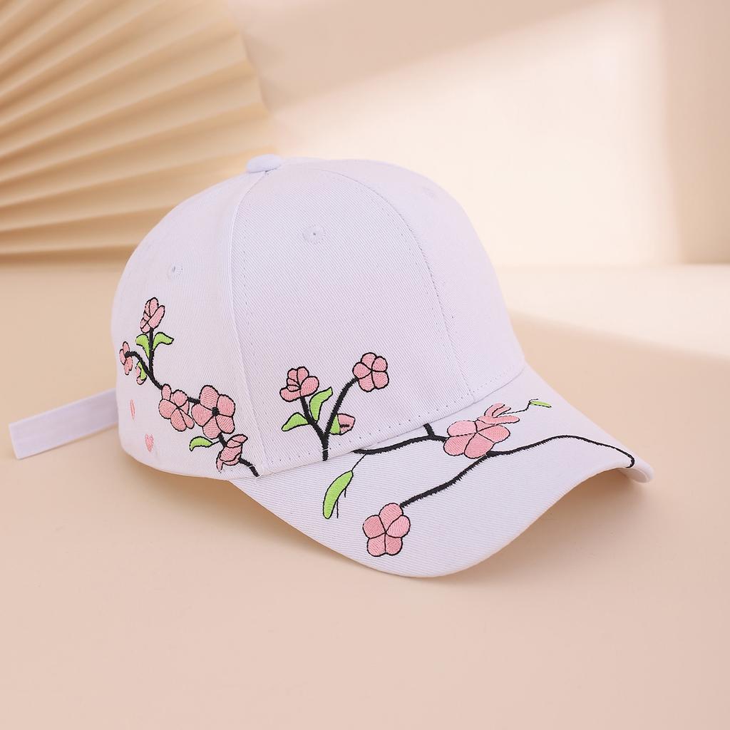 Embroidered peach blossoms make the face look smaller. Adjustable, versatile and sweet baseball cap. Daily casual shopping