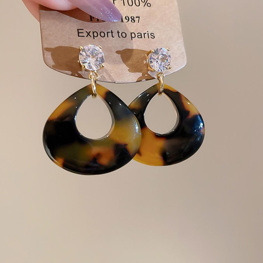 French Retro Silver Needle Round Flat Round Resin Fringed Earrings Light Luxury High-end Earrings Versatile Earrings