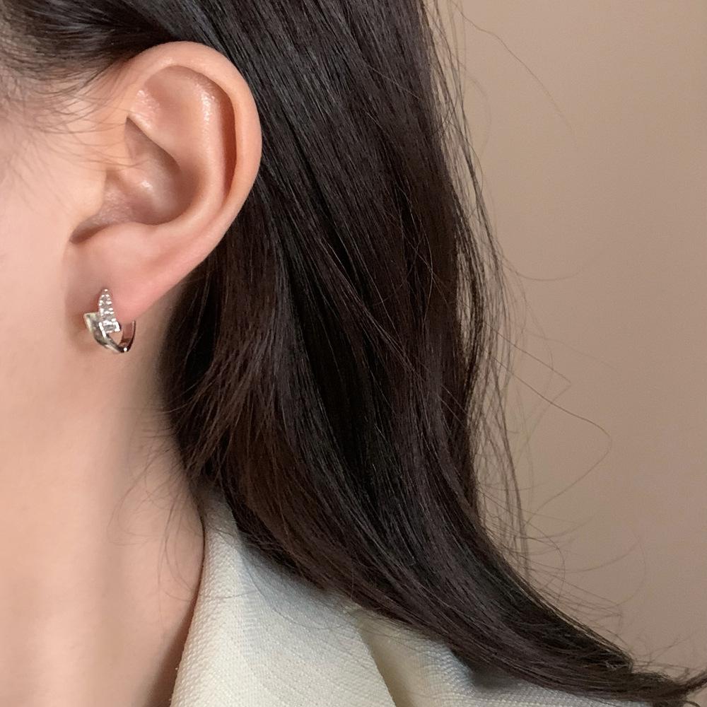 Chic French Retro Rhinestone Circle Earrings: Versatile & Stylish Ear Cuffs