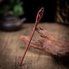 Elegante Haarnadel aus rotem Sandelholz – Haaraccessoire im antiken chinesischen Stil für Haarknoten.