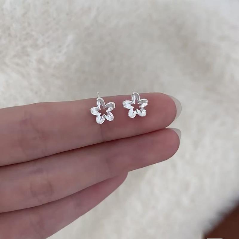 Raising Ear Holes, Small Stud Earrings for Women, Simple, Sweet, Small and Fresh Earrings, Niche Design, Versatile Earrings