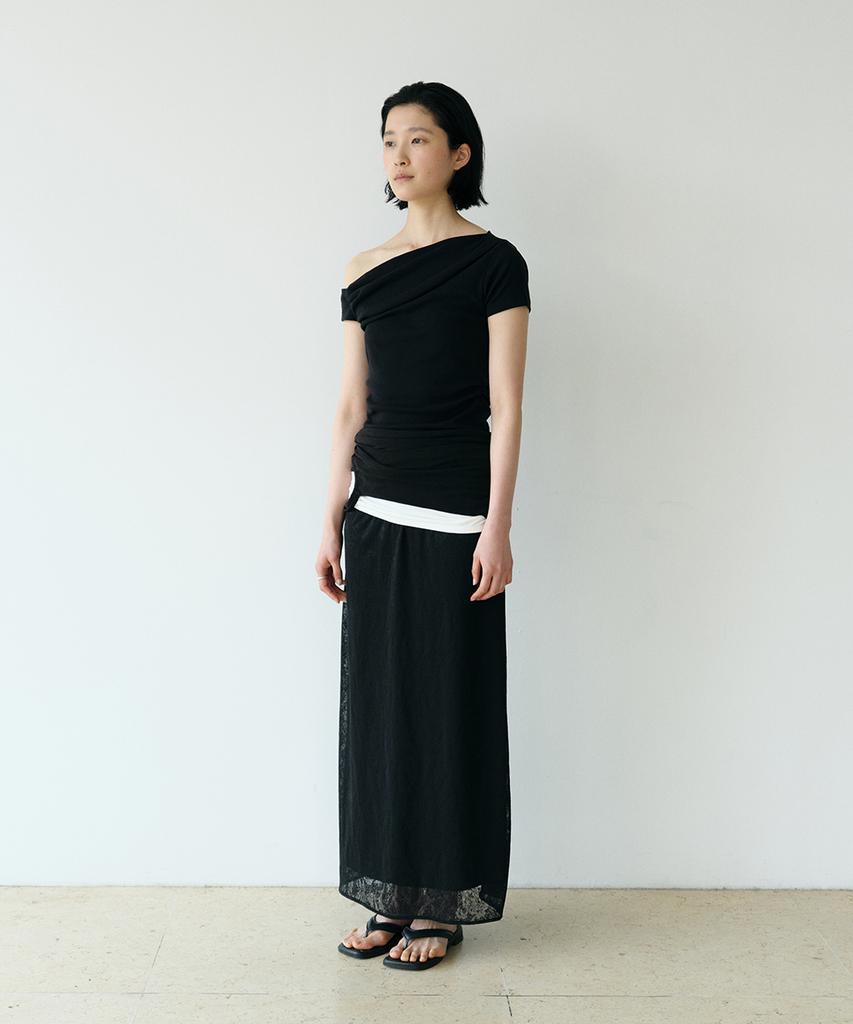 Loutaideu Off Shoulder Drape T-Shirt [Black]