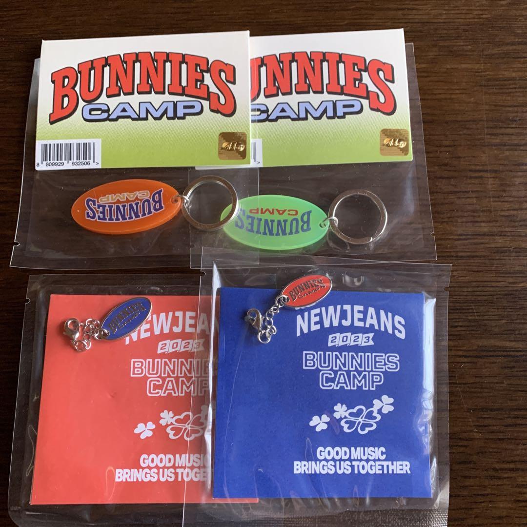

[USED] NJ BUNNIES CAMP Keyring & Charm Set