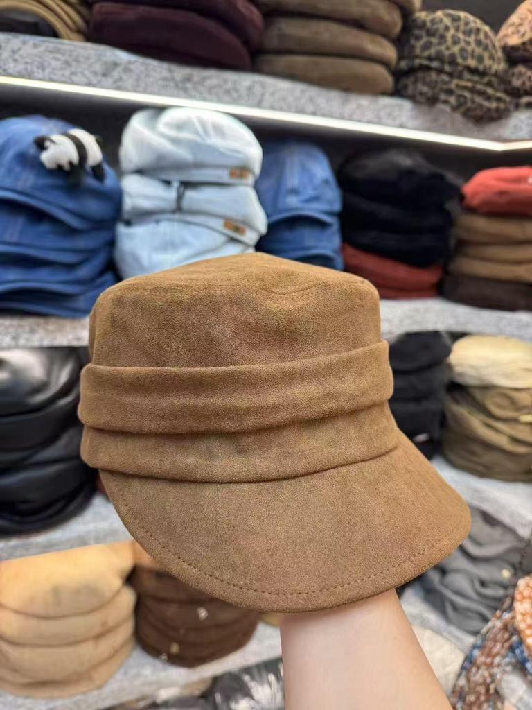 British Suede Equestrian Beret: Retro Flat Top Painter Hat for Autumn & Winter