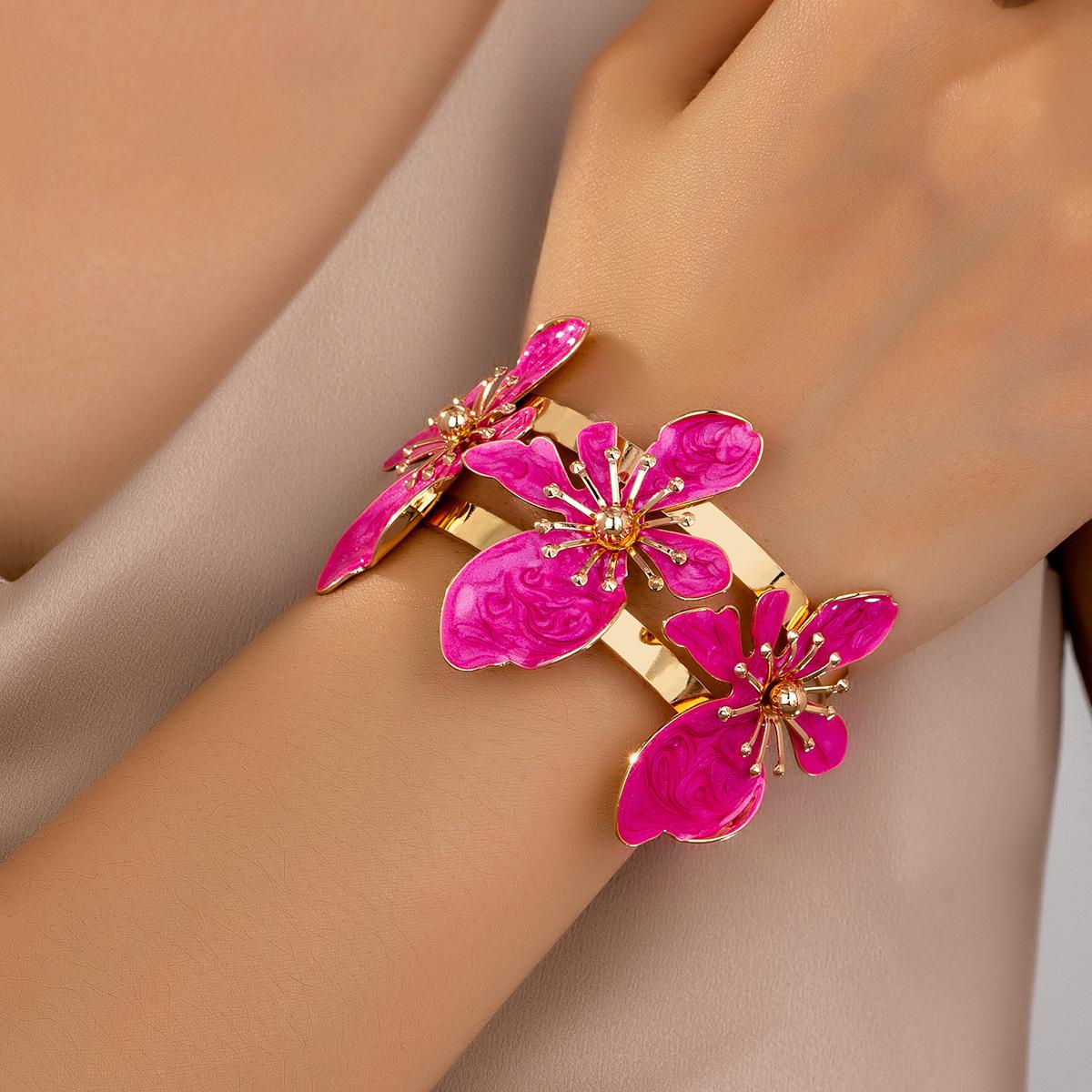 

Elegant Metal Enamel Flower Open Bracelet For Women Exaggerated Exquisite White Red Flowers Floral Bangle Party Vacation Jewelry