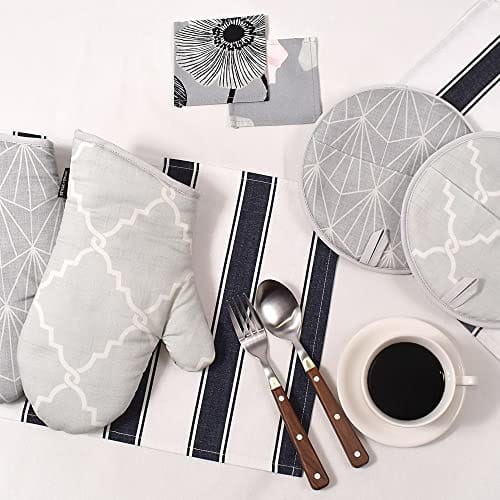STYLE Decor Mitten Set, Silver Light Silver Gray, Nordic Style, Heat-Resistant Kitchen Gloves, Trivet, W3301220