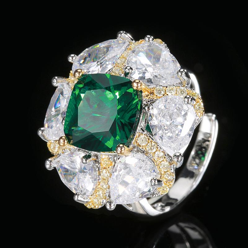 

Ювелирные изделия Медное основание Позолоченный Имитация Изумруда Темперамент Легкая Роскошь Костюм Женский 10-8 мм